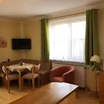 Gaestehaus Bauer Am Golfplatz Prien am Chiemsee