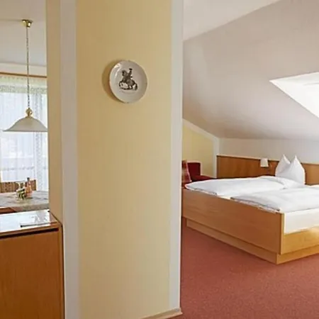 Gaestehaus Bauer Am Golfplatz 4* Prien am Chiemsee
