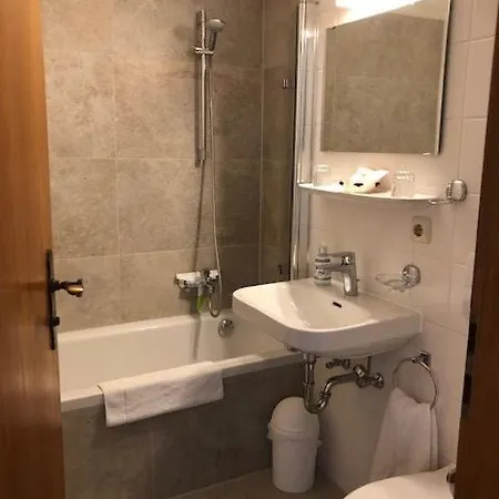 Gaestehaus Bauer Am Golfplatz Konukevi Prien am Chiemsee