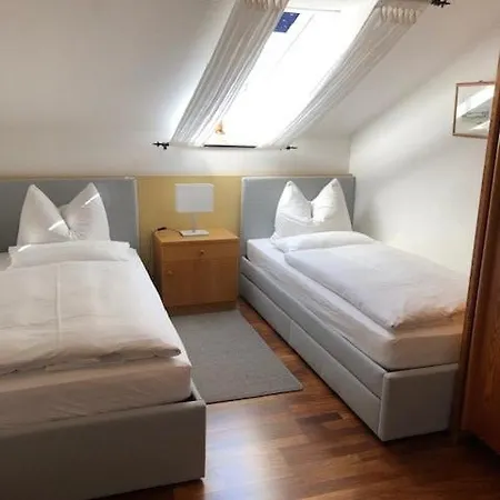 Gaestehaus Bauer Am Golfplatz Guest house Prien am Chiemsee