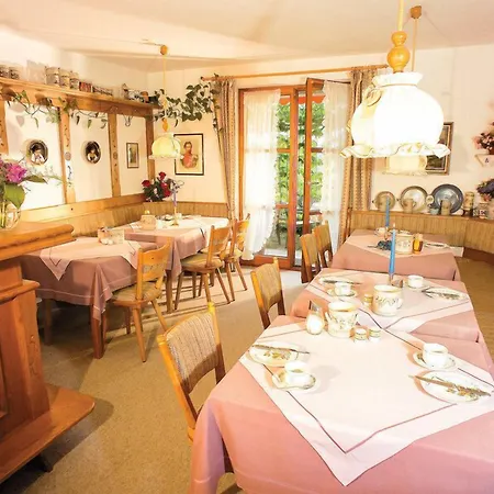 Gaestehaus Bauer Am Golfplatz Guest house
