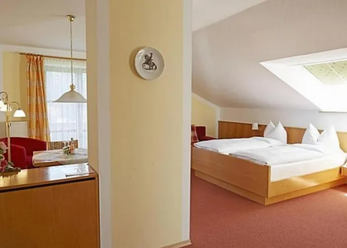 Gaestehaus Bauer Am Golfplatz 4* برين ام شيميسي