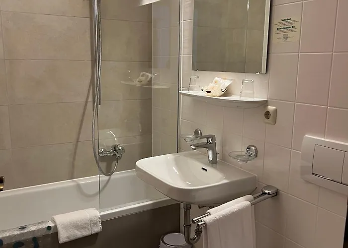Gaestehaus Bauer Am Golfplatz 4* 基姆湖畔普林