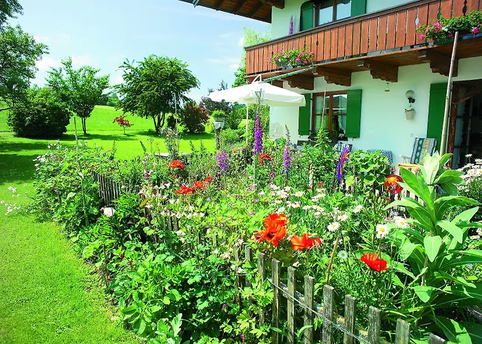 بيت ضيافة Gaestehaus Bauer Am Golfplatz برين ام شيميسي