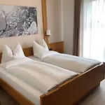 Gaestehaus Bauer Am Golfplatz Maison d'hôtes 4*