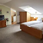 Gaestehaus Bauer Am Golfplatz 4*