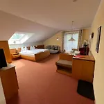 Maison d'hôtes Gaestehaus Bauer Am Golfplatz 4*
