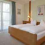 Gaestehaus Bauer Am Golfplatz 4*