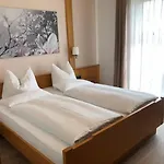 Maison d'hôtes Gaestehaus Bauer Am Golfplatz 4*