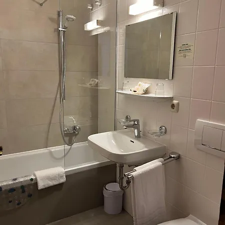 Gaestehaus Bauer Am Golfplatz 4* פרין אם קימזה