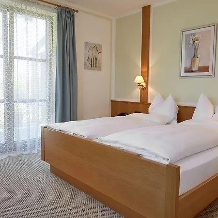 Gaestehaus Bauer Am Golfplatz 4*