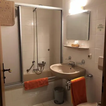 בית הארחה Gaestehaus Bauer Am Golfplatz
