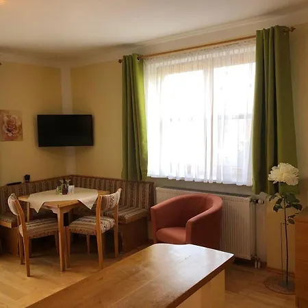 Gaestehaus Bauer Am Golfplatz פרין אם קימזה