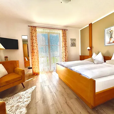 Gaestehaus Bauer Am Golfplatz 4*