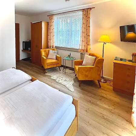 Konukevi Gaestehaus Bauer Am Golfplatz