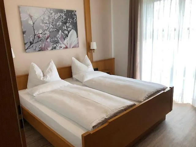 Gaestehaus Bauer Am Golfplatz Maison d'hôtes 4*