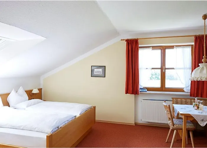 Gaestehaus Bauer Am Golfplatz Maison d'hôtes 4*