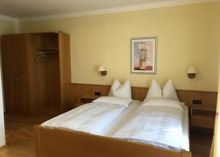 Gaestehaus Bauer Am Golfplatz 게스트하우스 프리엔암치엠시
