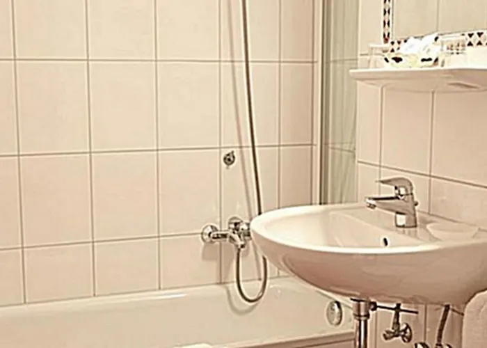 Gaestehaus Bauer Am Golfplatz 게스트하우스 4*