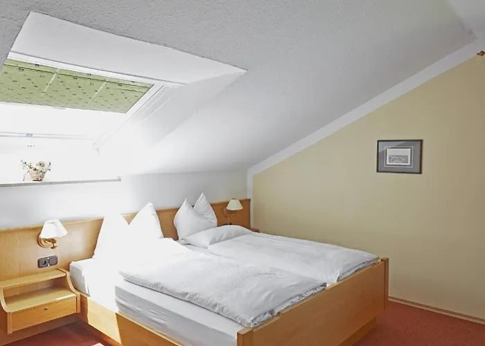 Gaestehaus Bauer Am Golfplatz 게스트하우스 4*