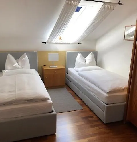 Gaestehaus Bauer Am Golfplatz 게스트하우스 프리엔암치엠시