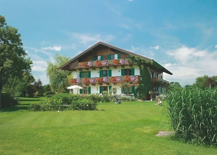 Konukevi Gaestehaus Bauer Am Golfplatz 4*