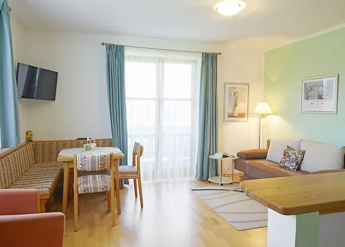 Gaestehaus Bauer Am Golfplatz 게스트하우스 4*